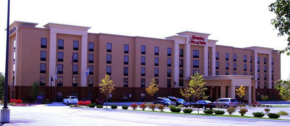 Hampton Inn & Suites Bloomington-Normal Exterior photo