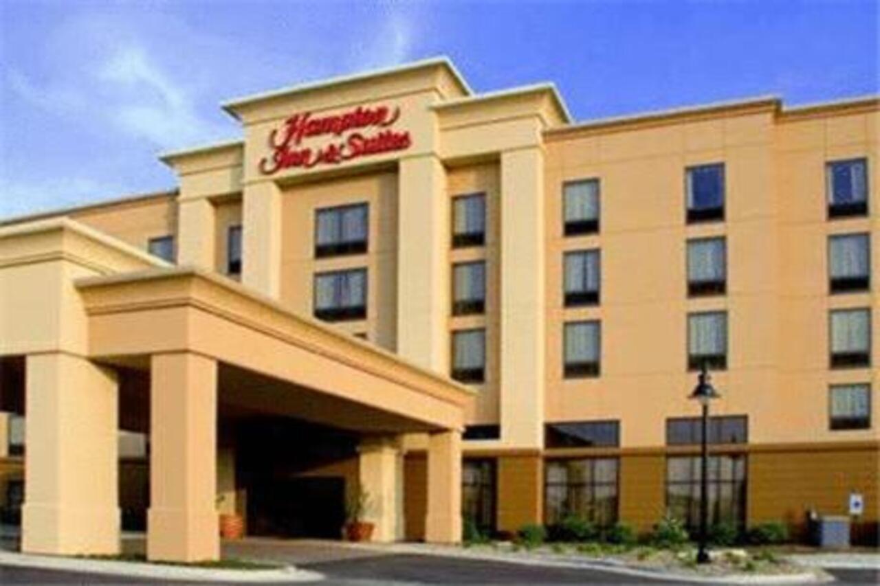 Hampton Inn & Suites Bloomington-Normal Exterior photo