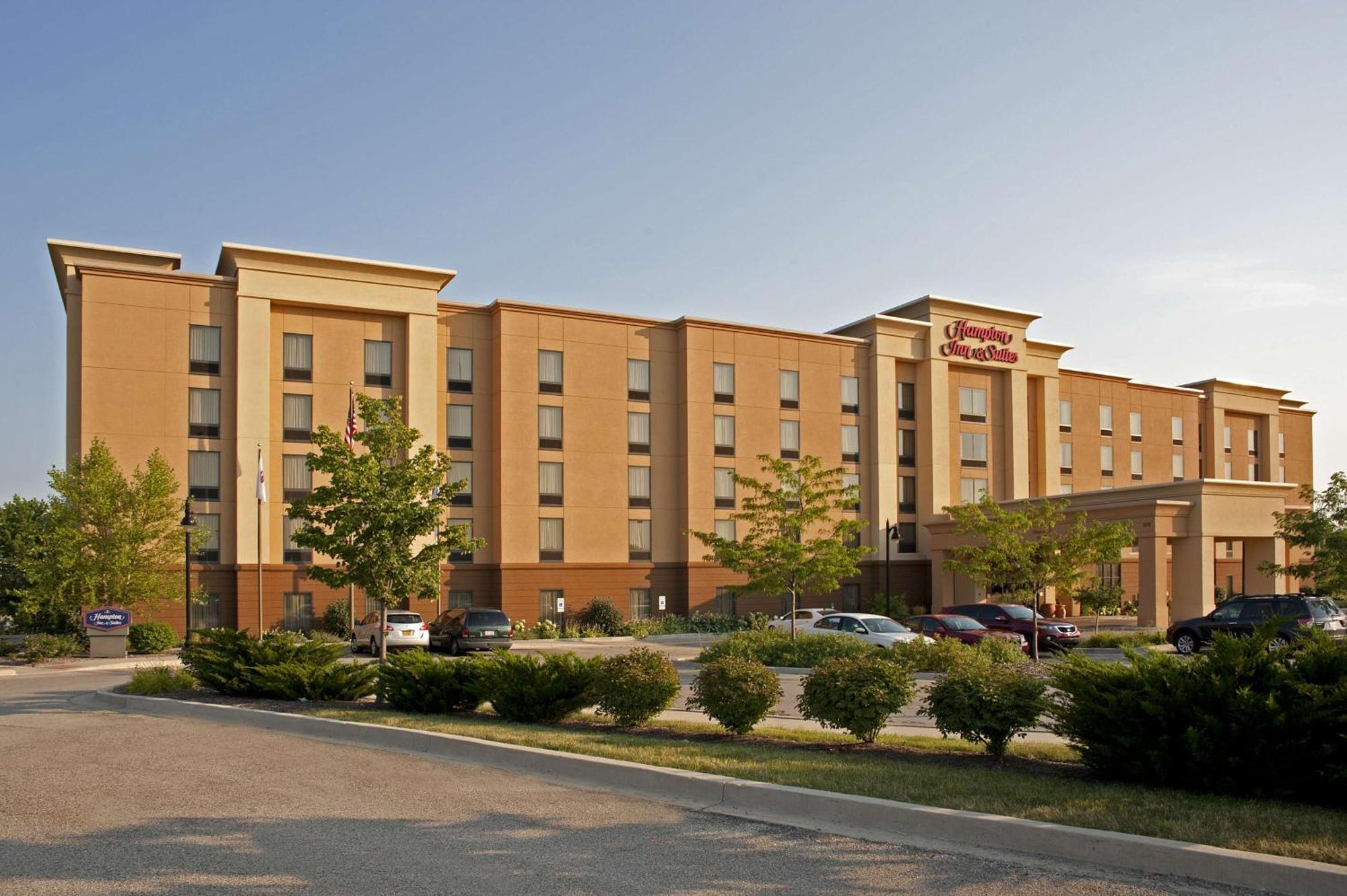 Hampton Inn & Suites Bloomington-Normal Exterior photo