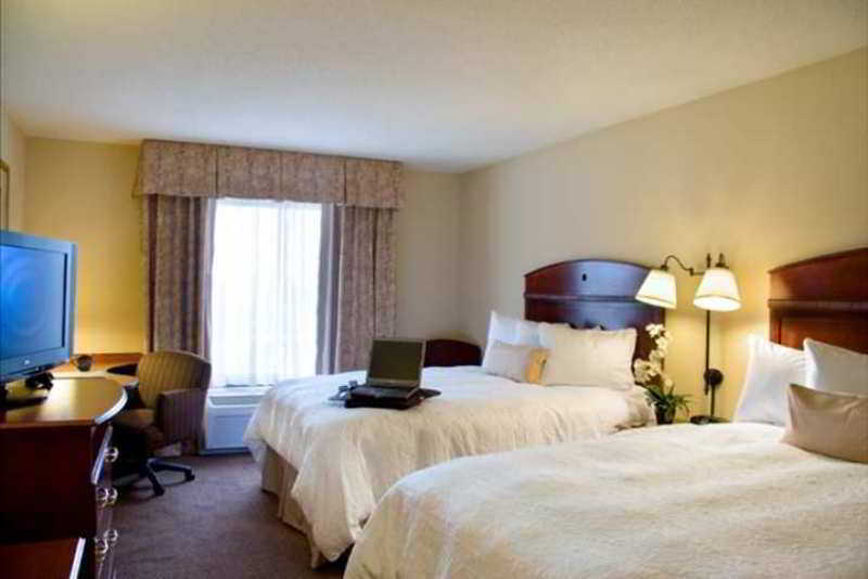 Hampton Inn & Suites Bloomington-Normal Room photo